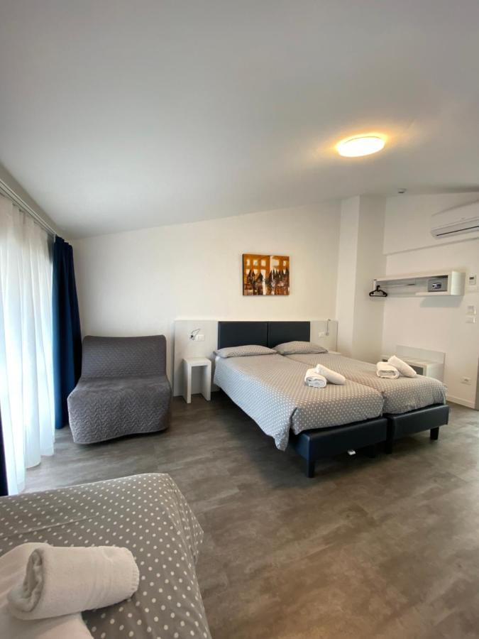 Hotel Aurora & Appartamenti Torbole Sul Garda Exterior photo