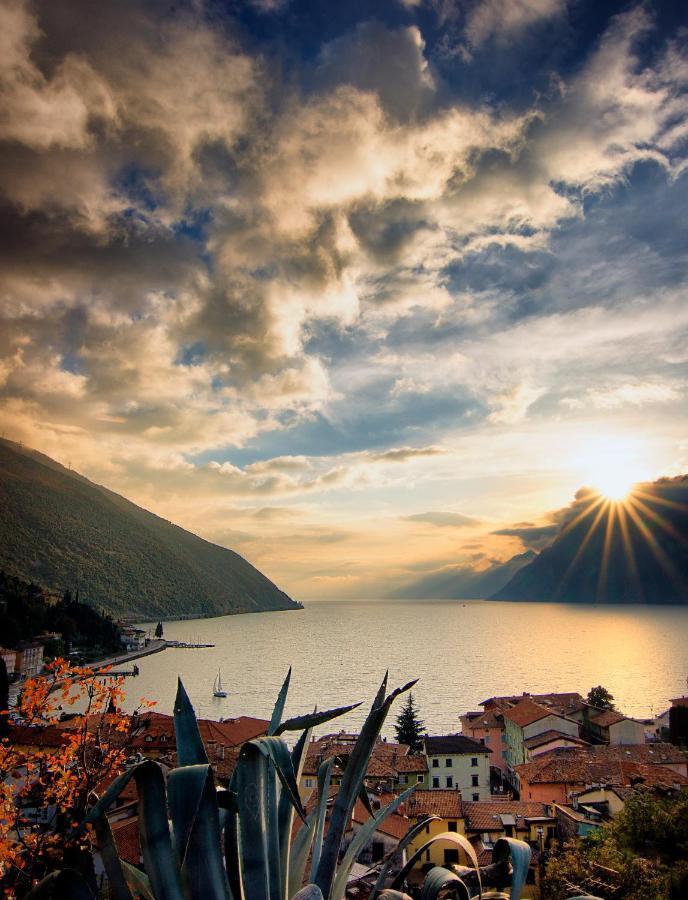 Hotel Aurora & Appartamenti Torbole Sul Garda Exterior photo