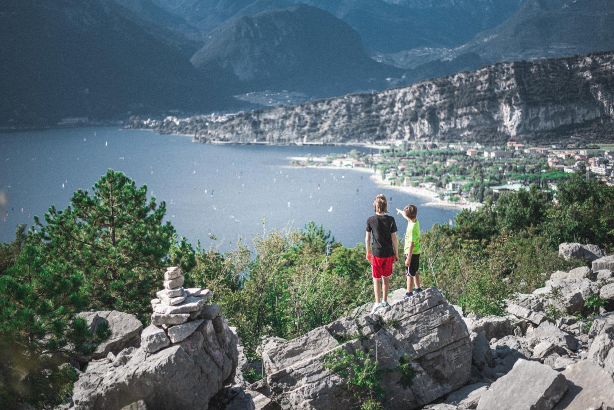 Hotel Aurora & Appartamenti Torbole Sul Garda Exterior photo
